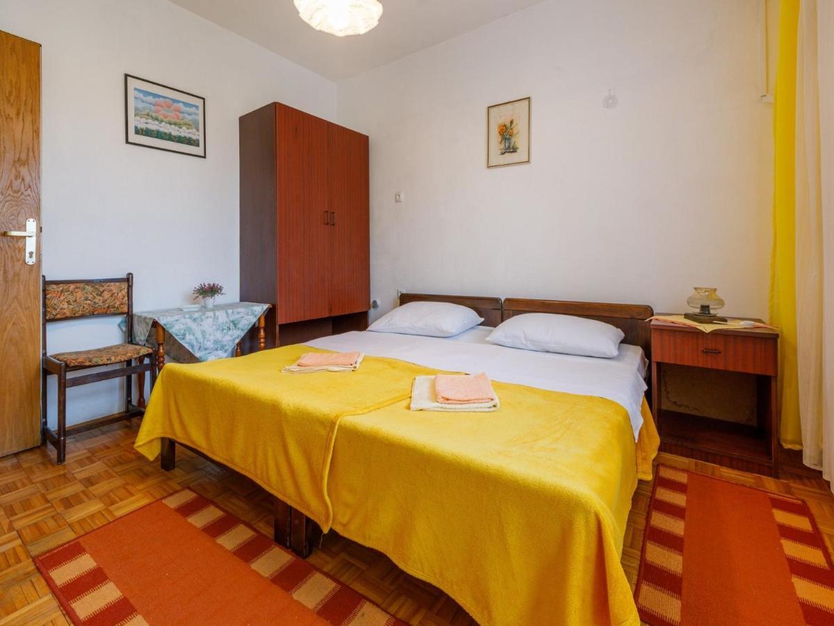 Apartment Biserka *